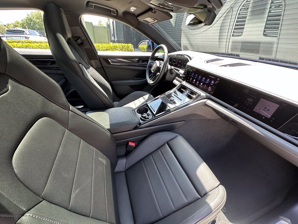 Used 2026 Porsche Panamera RWD image 38