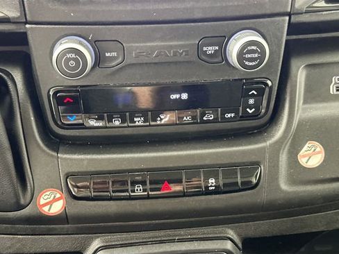 Used 2024 RAM ProMaster 2500 w/ Convenience Group FWD image 12