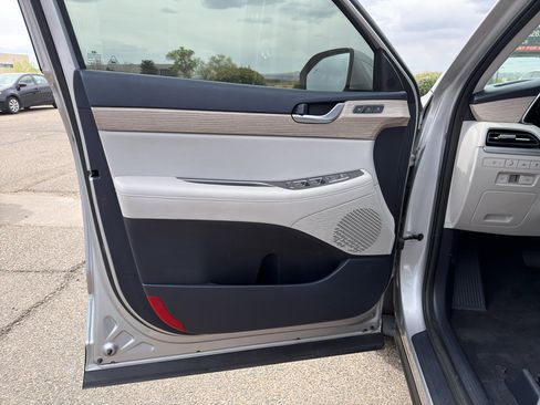 Used 2022 Hyundai Palisade SEL w/ 8P Bench Seat Package FWD image 9