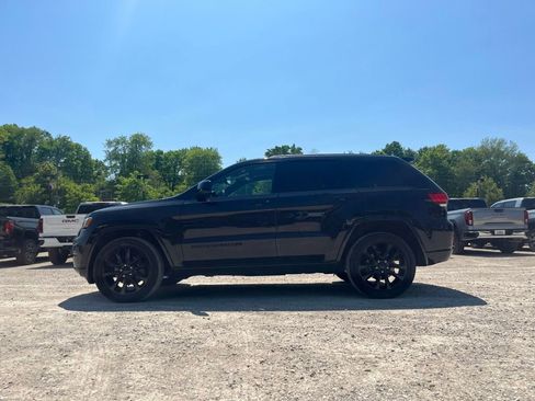 Used 2020 Jeep Grand Cherokee Altitude AWD/4WD image 18