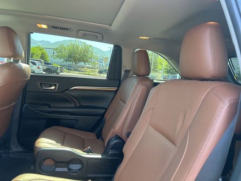 Used 2019 Toyota Highlander Limited Platinum AWD/4WD image 19
