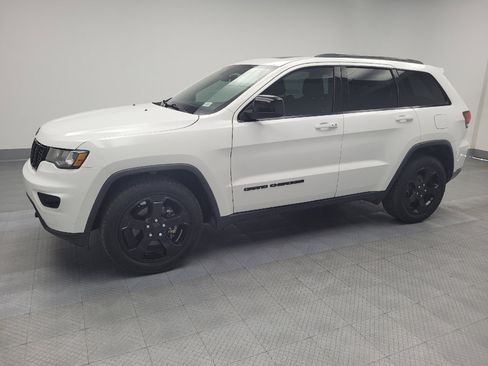 Used 2019 Jeep Grand Cherokee Laredo image 2