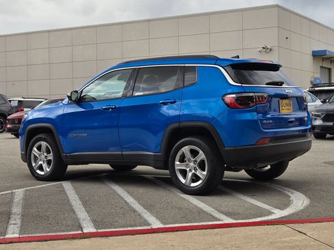 Used 2024 Jeep Compass Latitude AWD/4WD image 5