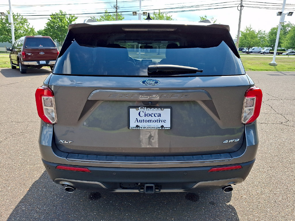 Used 2023 Ford Explorer XLT w/ Equipment Group 202A AWD/4WD image 5