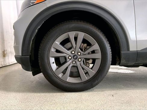 Used 2022 Ford Explorer XLT w/ Equipment Group 202A RWD image 6