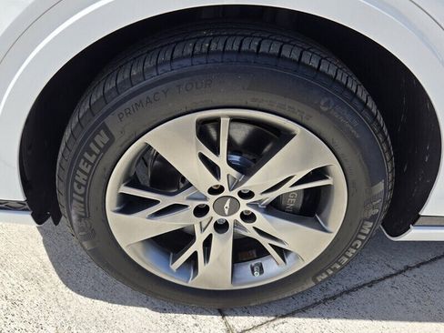 Used 2025 Genesis GV70 3.5T Sport image 10