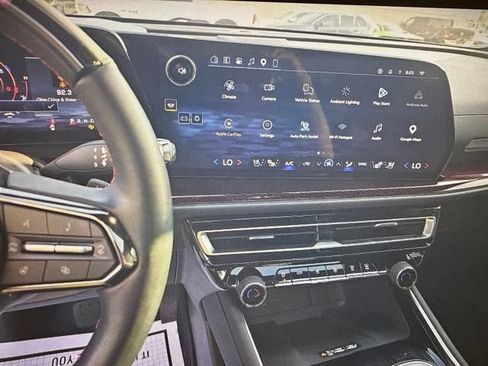 Used 2024 Chevrolet Traverse RS FWD image 14