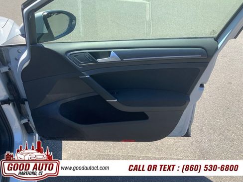 Used 2018 Volkswagen GTI SE FWD image 12