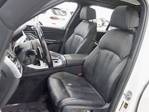 Used 2022 BMW X5 M50i image 31