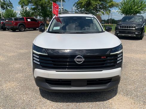 New 2026 Nissan Kicks SR w/ Cold Weather Package FWD image 3