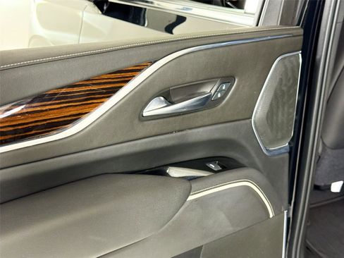 Used 2021 Cadillac Escalade Premium Luxury w/ Performance Package image 29