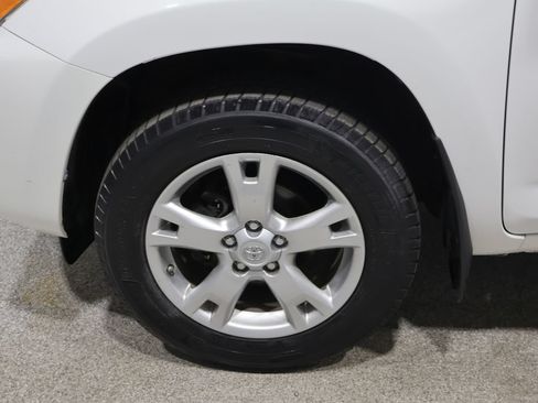 Used 2011 Toyota RAV4 4WD w/ Upgrade Value Pkg image 8
