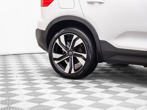 Used 2025 Volvo XC40 B5 Plus image 34