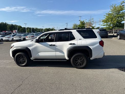 Used 2026 Toyota 4Runner SR5 AWD/4WD image 11