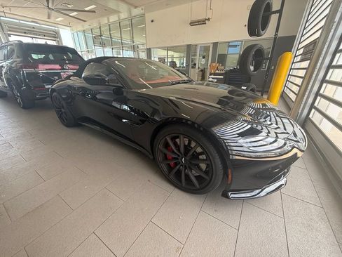 Used 2022 Aston Martin V8 Vantage Roadster RWD image 3