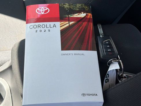 Used 2025 Toyota Corolla LE FWD image 4