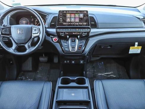 Used 2025 Honda Odyssey Elite image 14