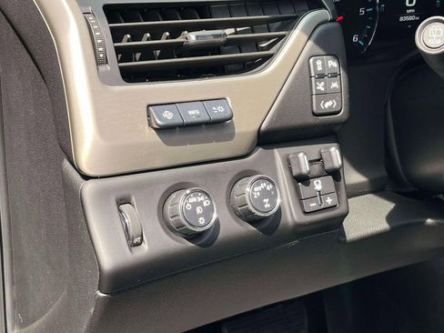 Used 2019 GMC Yukon Denali w/ Denali Ultimate Package AWD/4WD image 32