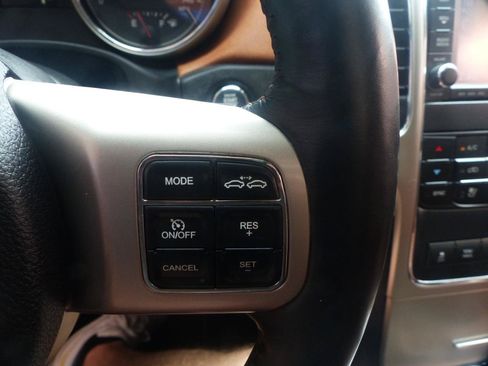 Used 2012 Jeep Grand Cherokee Overland Summit RWD image 28