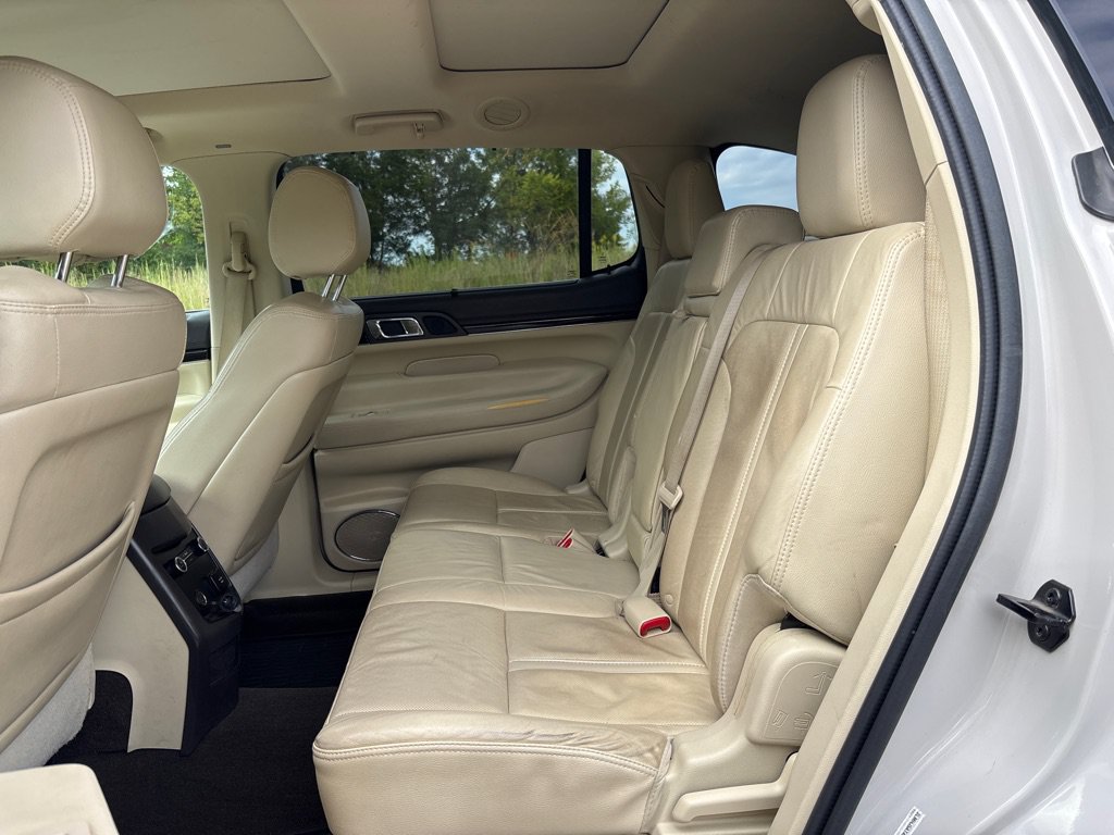 Used 2019 Lincoln MKT AWD image 11
