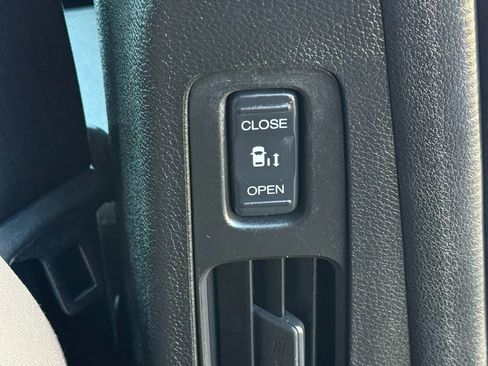 Used 2018 Honda Odyssey EX image 25