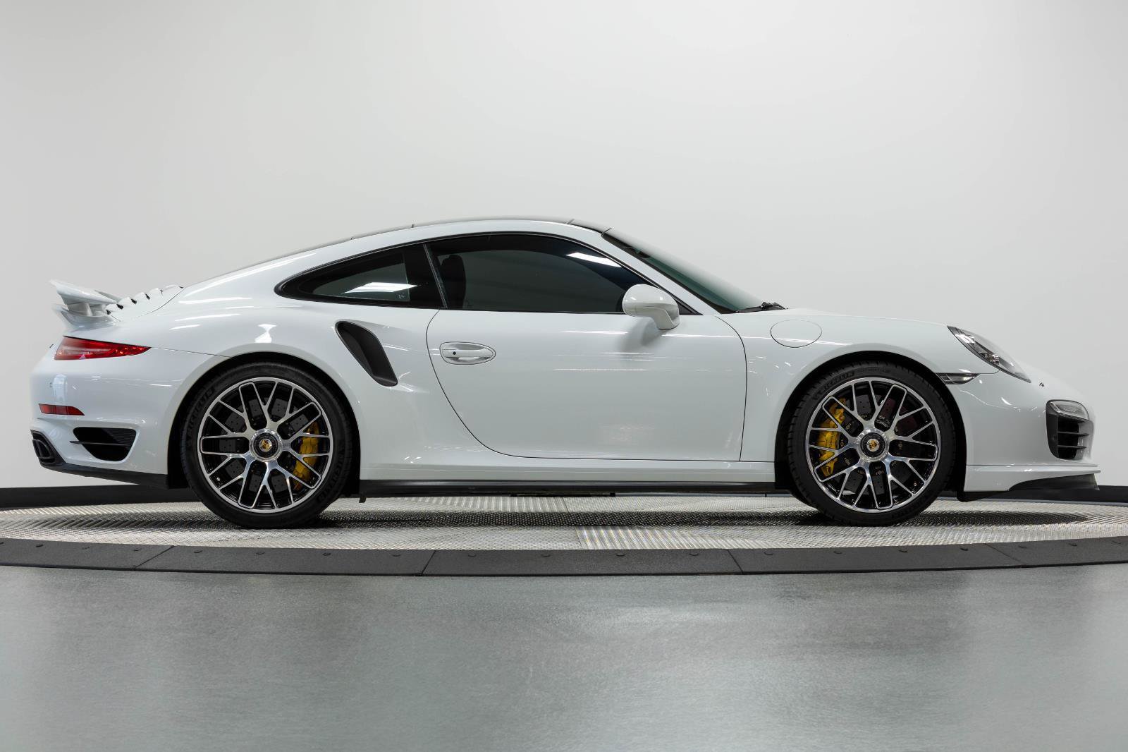 Used 2015 Porsche 911 Turbo S AWD/4WD image 21