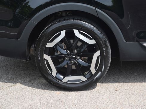 Used 2024 Kia Telluride EX w/ EX Captain's Chair Package AWD/4WD image 3