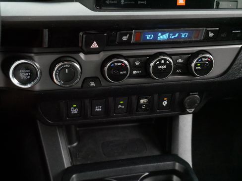 Used 2017 Toyota Tacoma TRD Off-Road AWD/4WD image 23