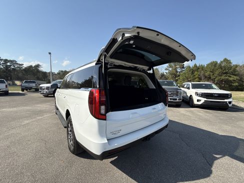 Used 2025 Ford Expedition Max Active RWD image 9