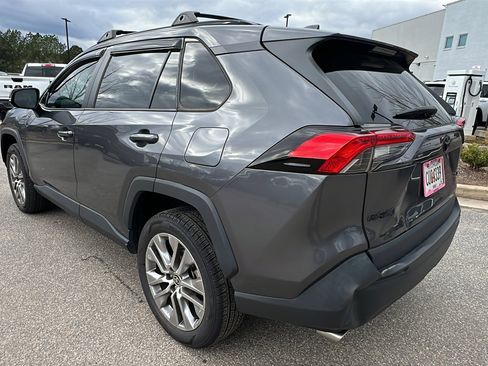Used 2022 Toyota RAV4 XLE Premium image 10