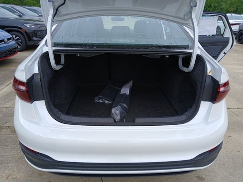 New 2026 Volkswagen Jetta SE FWD image 9
