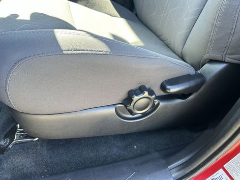 Used 2018 Toyota Tacoma TRD Off-Road image 24