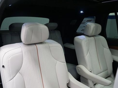 New 2026 Cadillac Vistiq Luxury w/ LPO, Floor Liner Package image 17