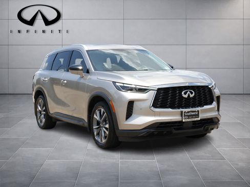 Used 2024 INFINITI QX60 Luxe AWD/4WD image 3