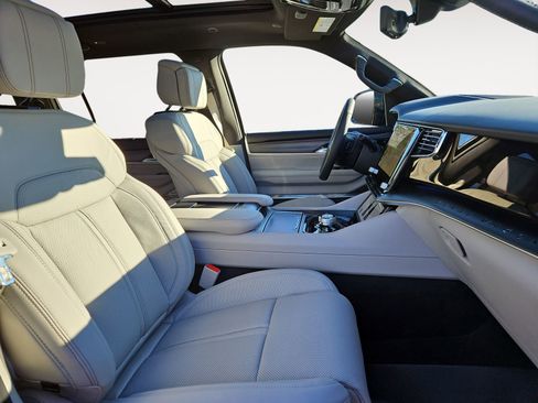 New 2026 Jeep Grand Wagoneer Summit w/ Premium Group III image 15