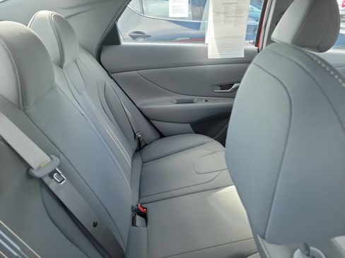 Used 2025 Hyundai Elantra Sport image 9