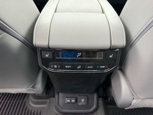 Used 2023 Toyota Highlander Platinum AWD/4WD image 12