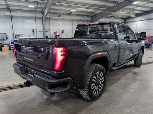 Used 2024 GMC Sierra 2500 Denali Ultimate AWD/4WD image 3