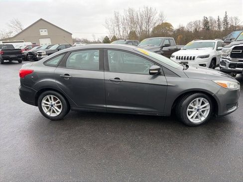 Used 2017 Ford Focus SE image 9