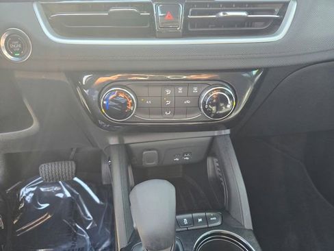 Used 2025 Chevrolet TrailBlazer LT AWD/4WD image 34