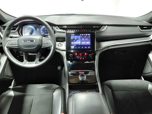 Used 2024 Jeep Grand Cherokee L Laredo AWD/4WD image 17