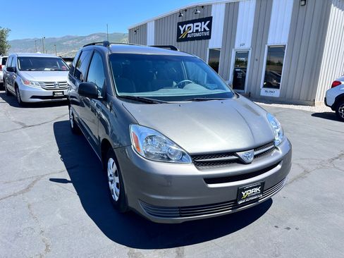 Used 2004 Toyota Sienna LE FWD image 1