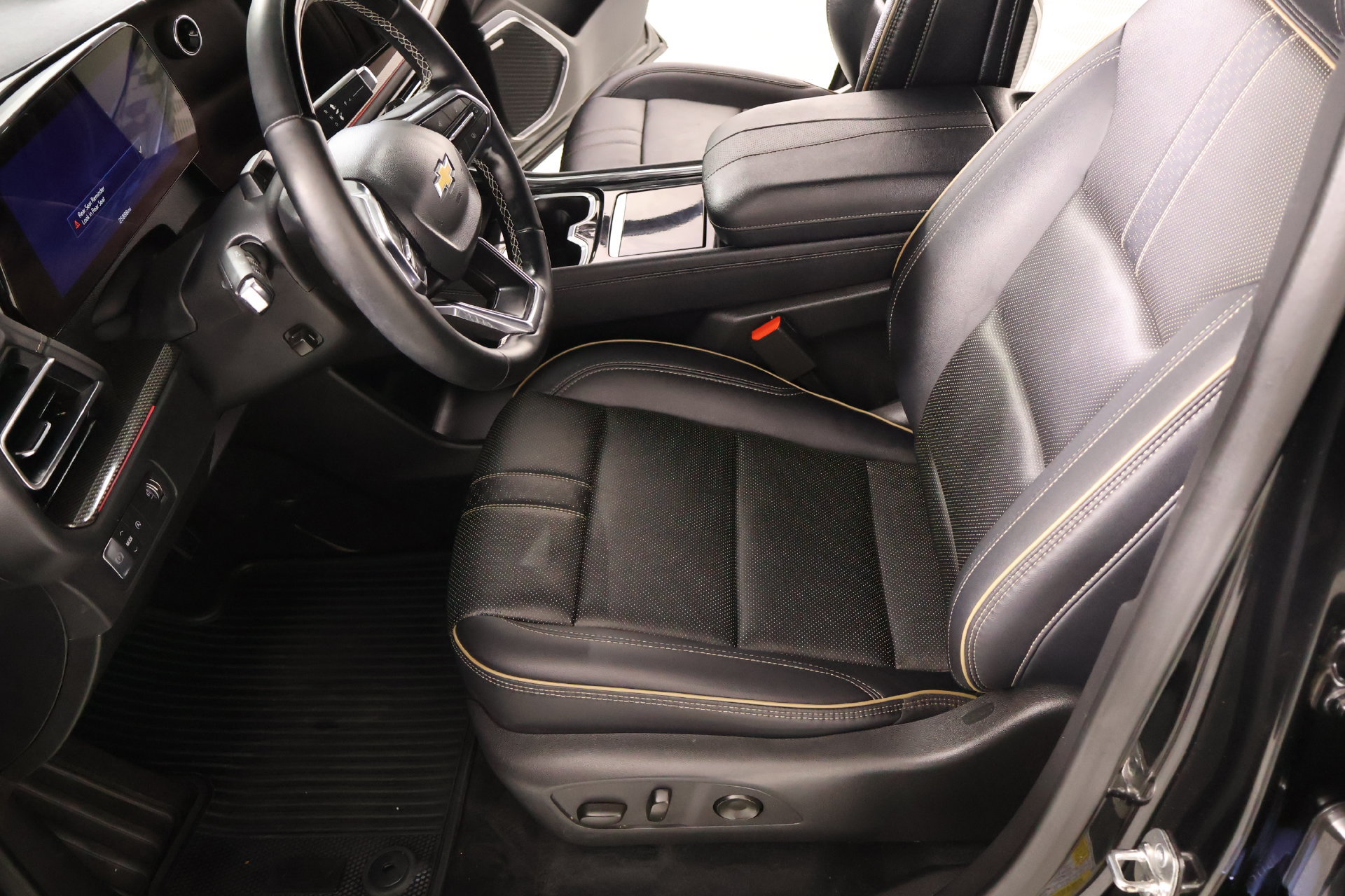 Used 2025 Chevrolet Traverse High Country FWD image 10