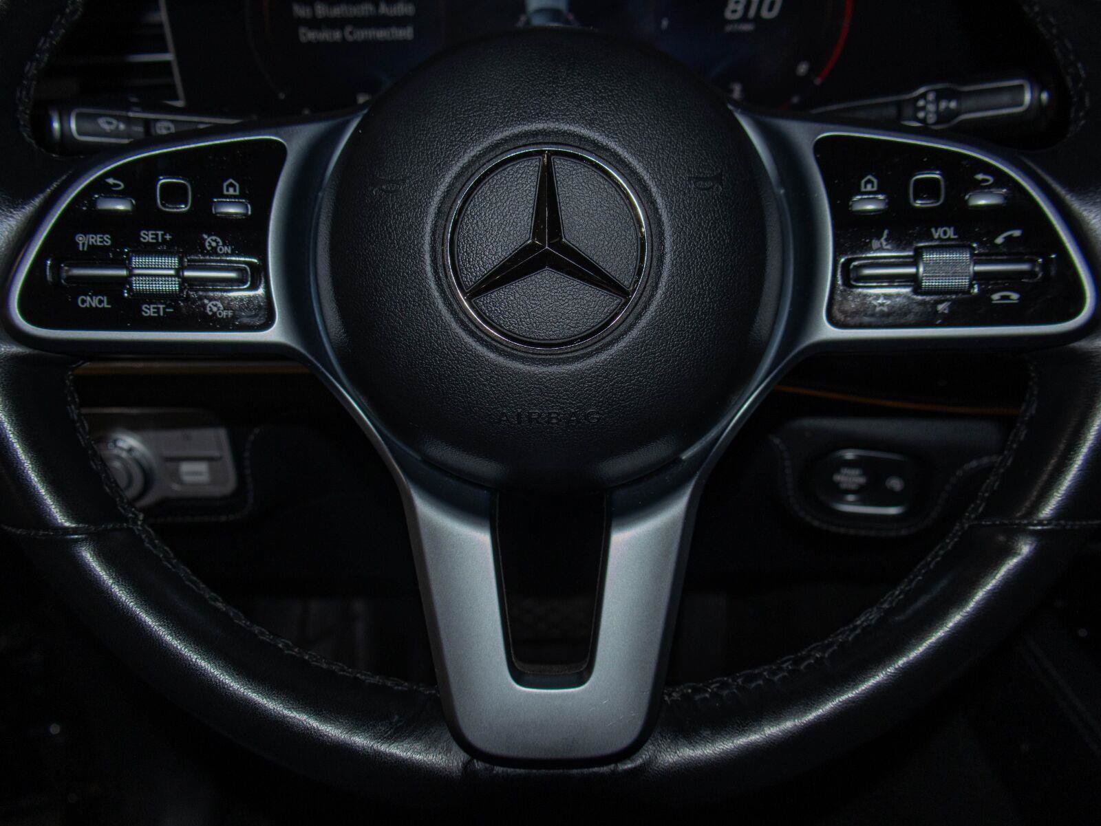 Used 2022 Mercedes-Benz GLE 350 4MATIC w/ Premium Package image 12