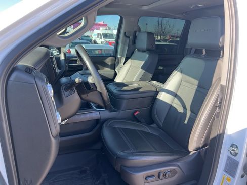 Used 2022 GMC Sierra 3500 Denali w/ Denali Ultimate Package image 10