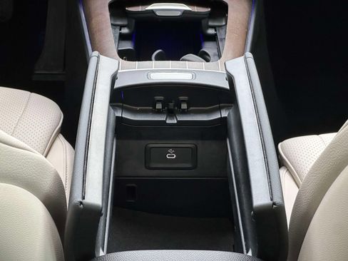 Used 2025 Mercedes-Benz E 350 4MATIC Sedan image 20
