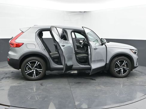 Used 2025 Volvo XC40 B5 Core image 52