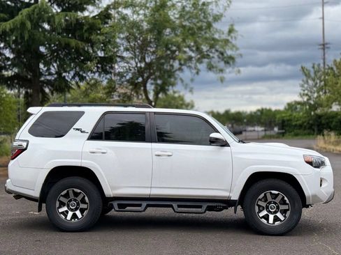 Used 2020 Toyota 4Runner TRD Off-Road AWD/4WD image 6