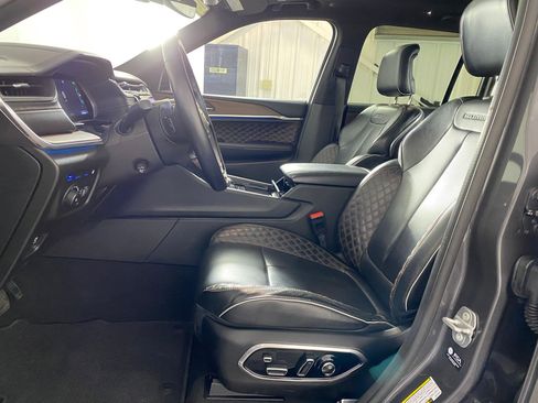 Used 2022 Jeep Grand Cherokee Summit image 4