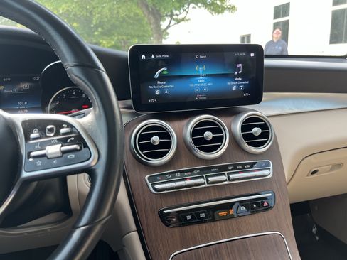 Used 2021 Mercedes-Benz GLC 300 4MATIC image 31